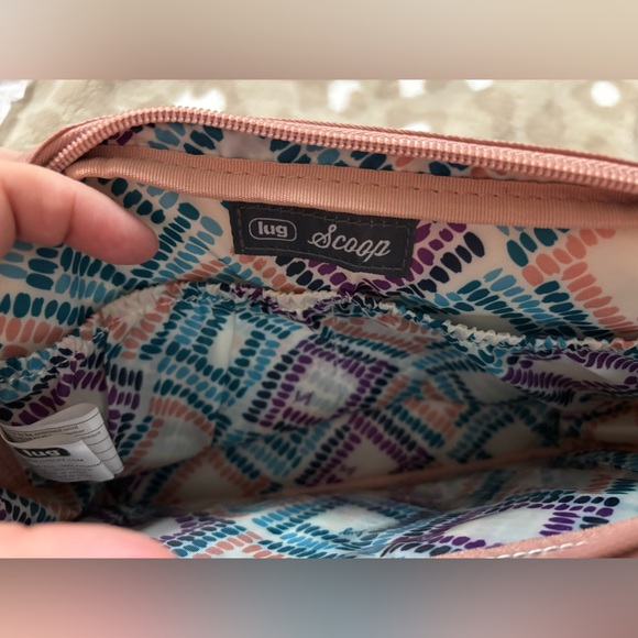 Lug scoop crossbody - Picture 4 of 6